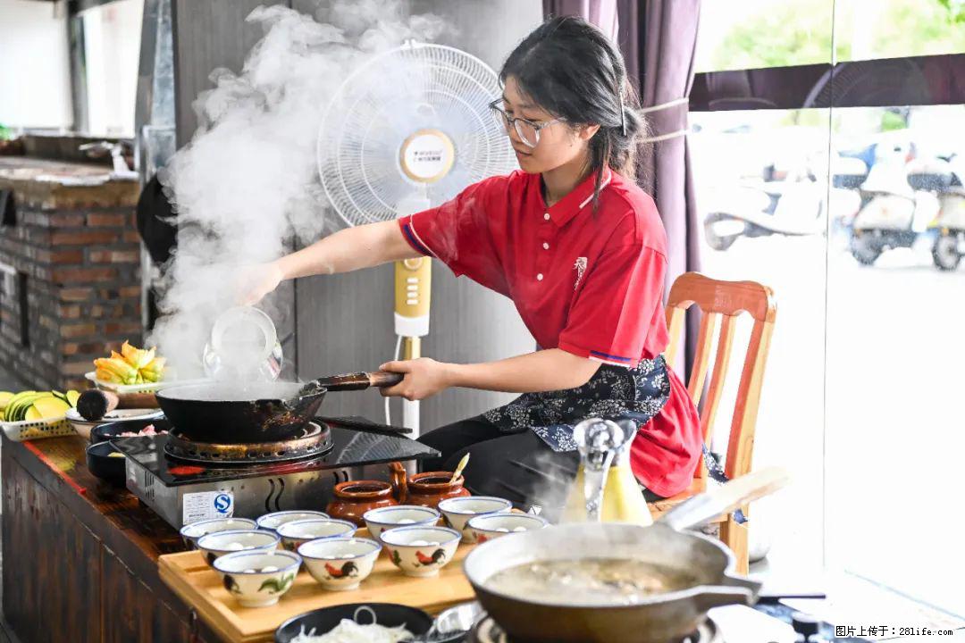 全网追的“扁担女孩”，找了一份暑假工，时薪12元 - 佛山生活资讯 - 佛山28生活网 fs.28life.net